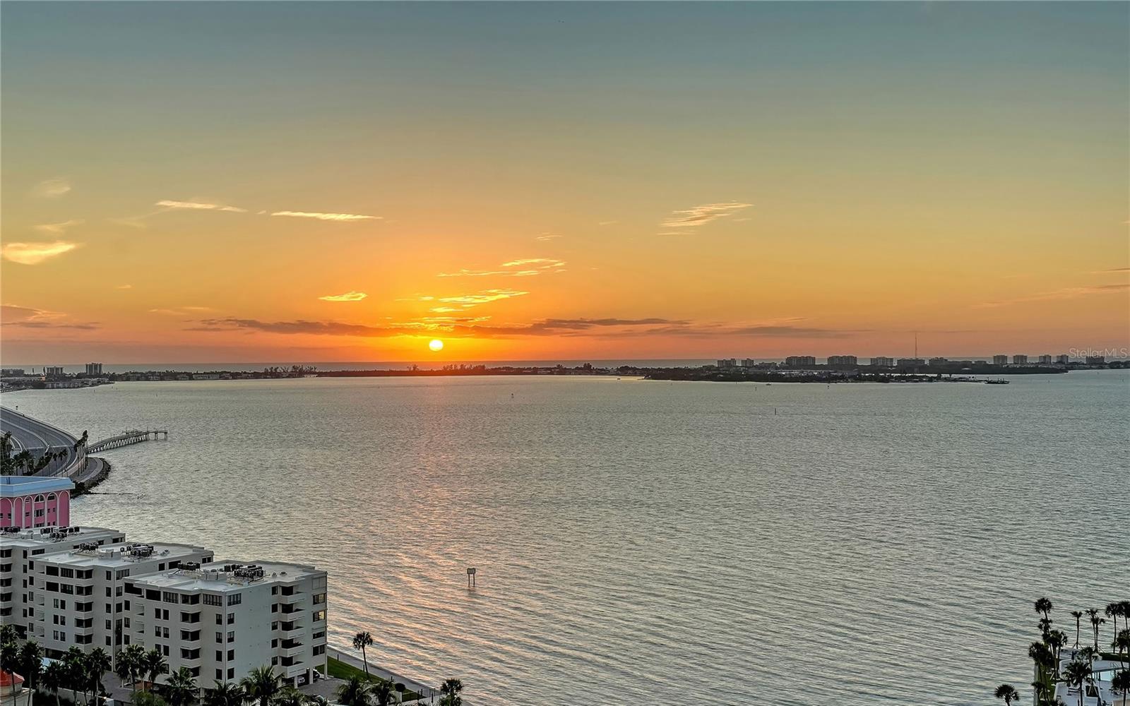 RITZ CARLTON RESIDENCES - Residential