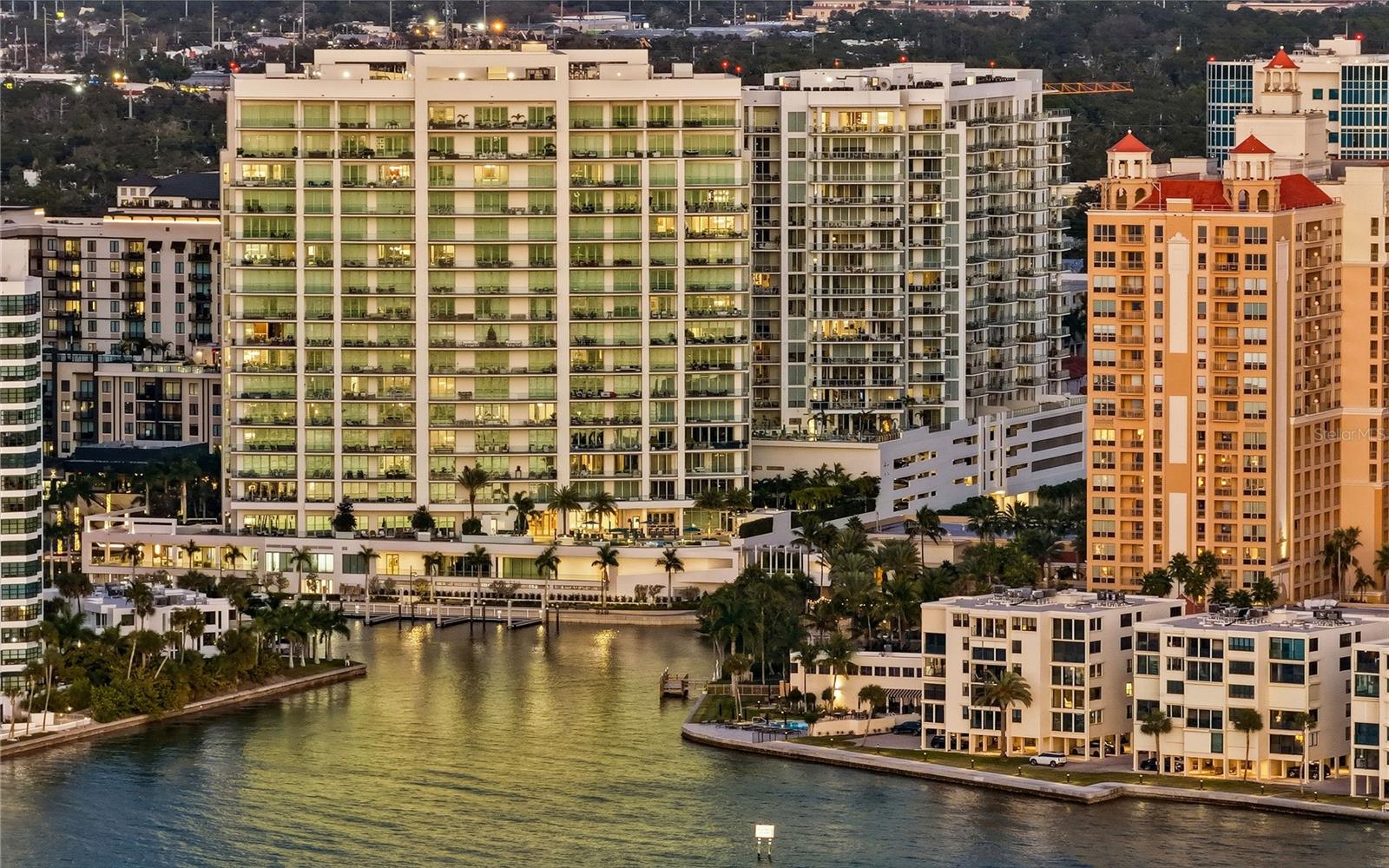 RITZ CARLTON RESIDENCES - Residential
