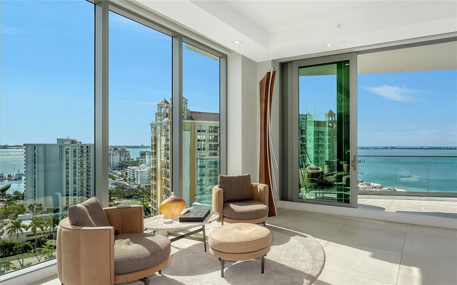 RITZ CARLTON RESIDENCES - Residential