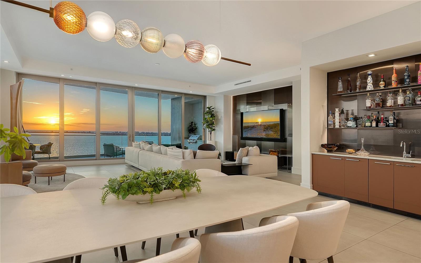 RITZ CARLTON RESIDENCES - Residential