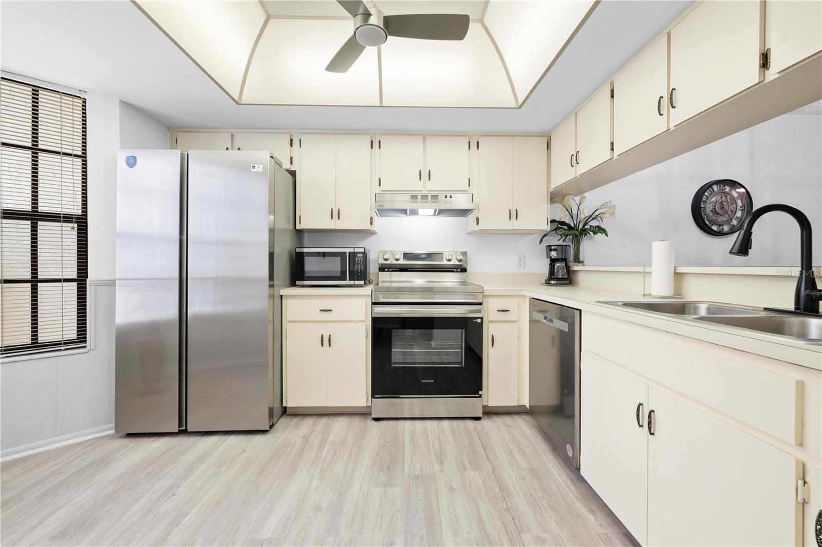 TMBR PINES PN GR VL - Residential