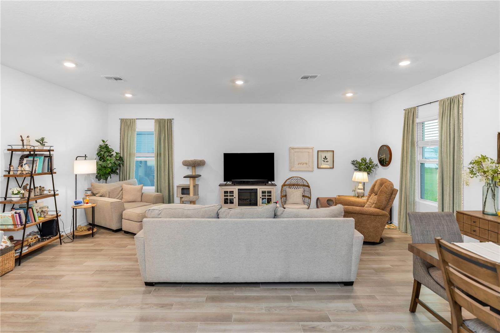 HAMPTON OAKS - Residential
