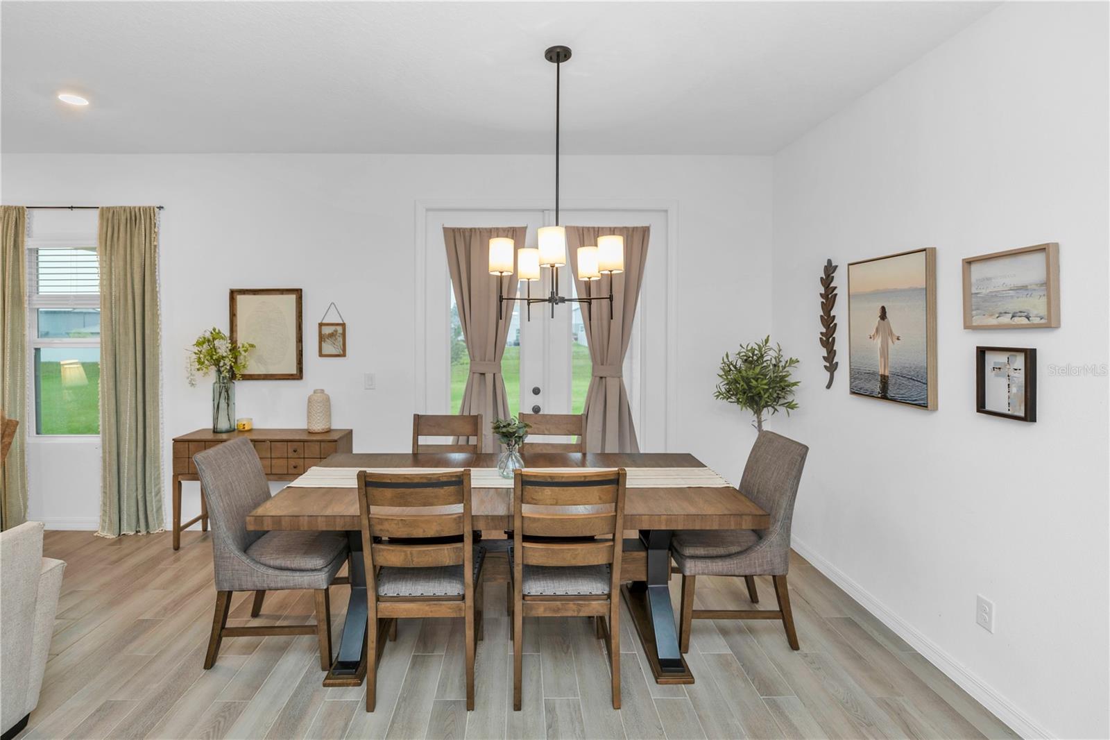 HAMPTON OAKS - Residential