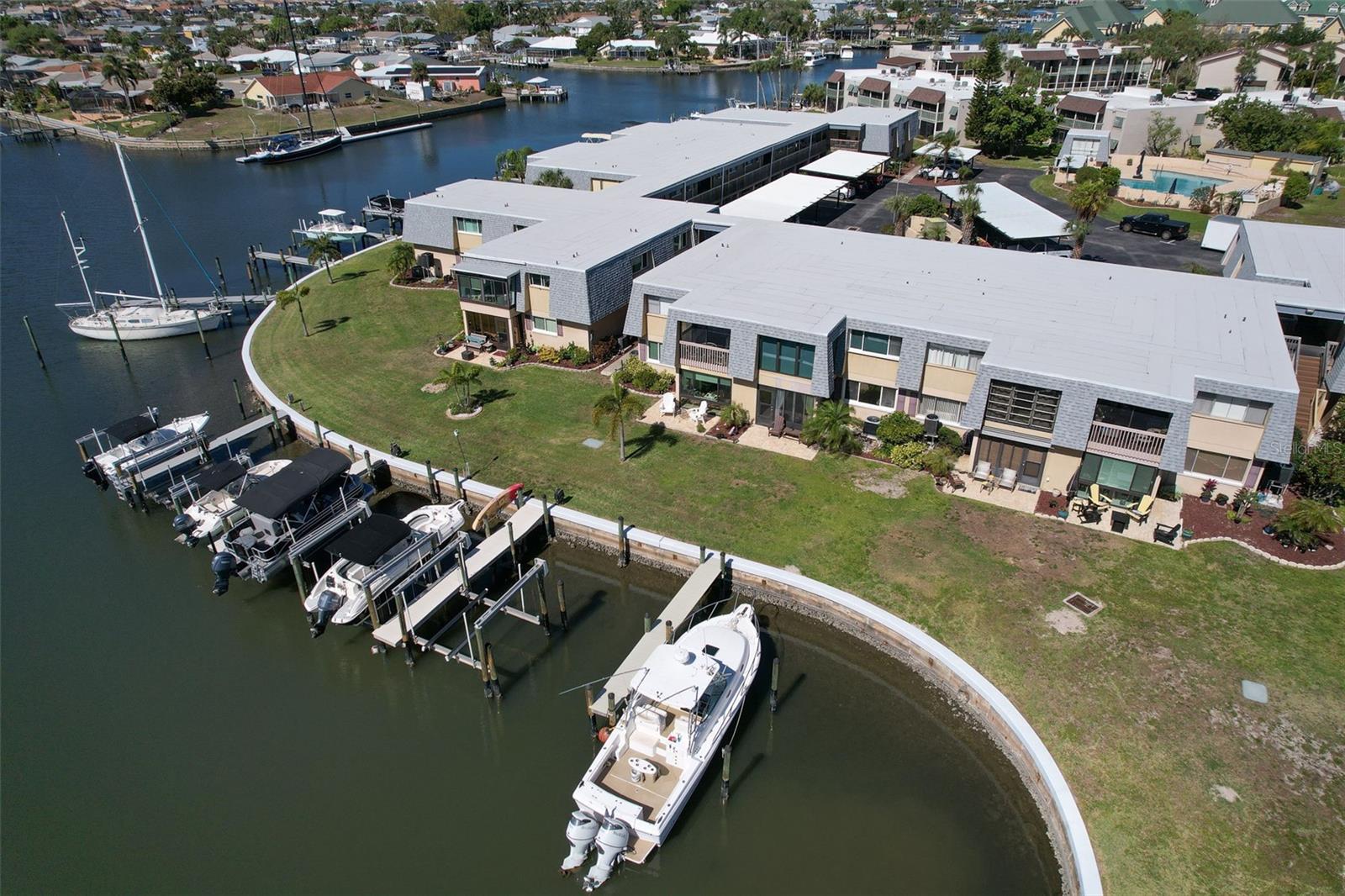 BAL HARBOUR CHATEAUX CONDOMINI - Residential