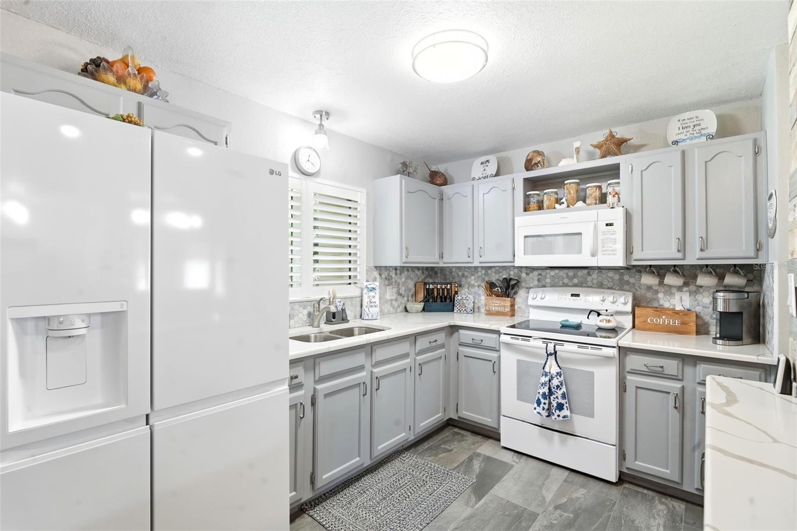 BREEZEWOOD VILLAGE CONDO PH 01-04 - Residential