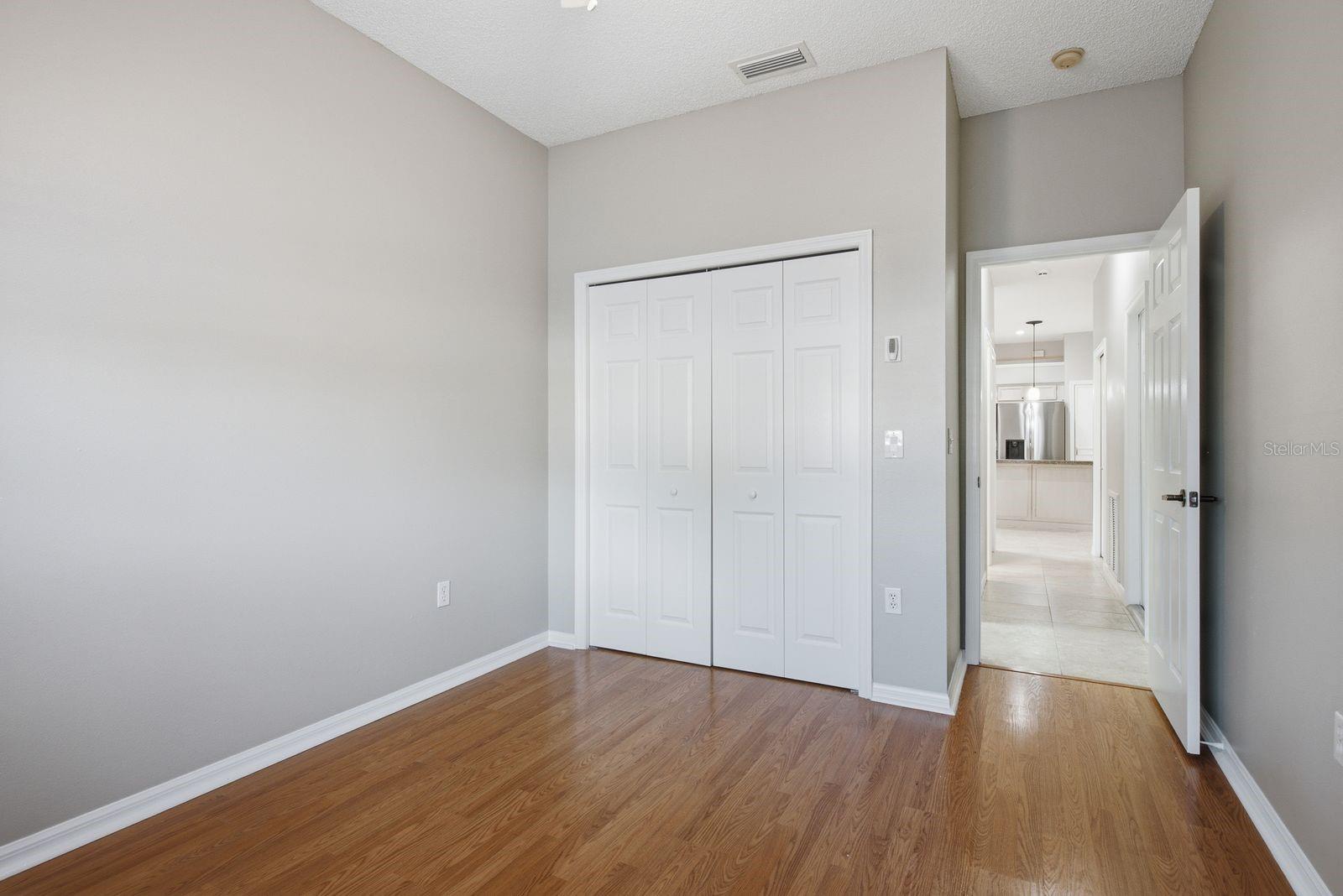 SALEM SQUARE - Residential