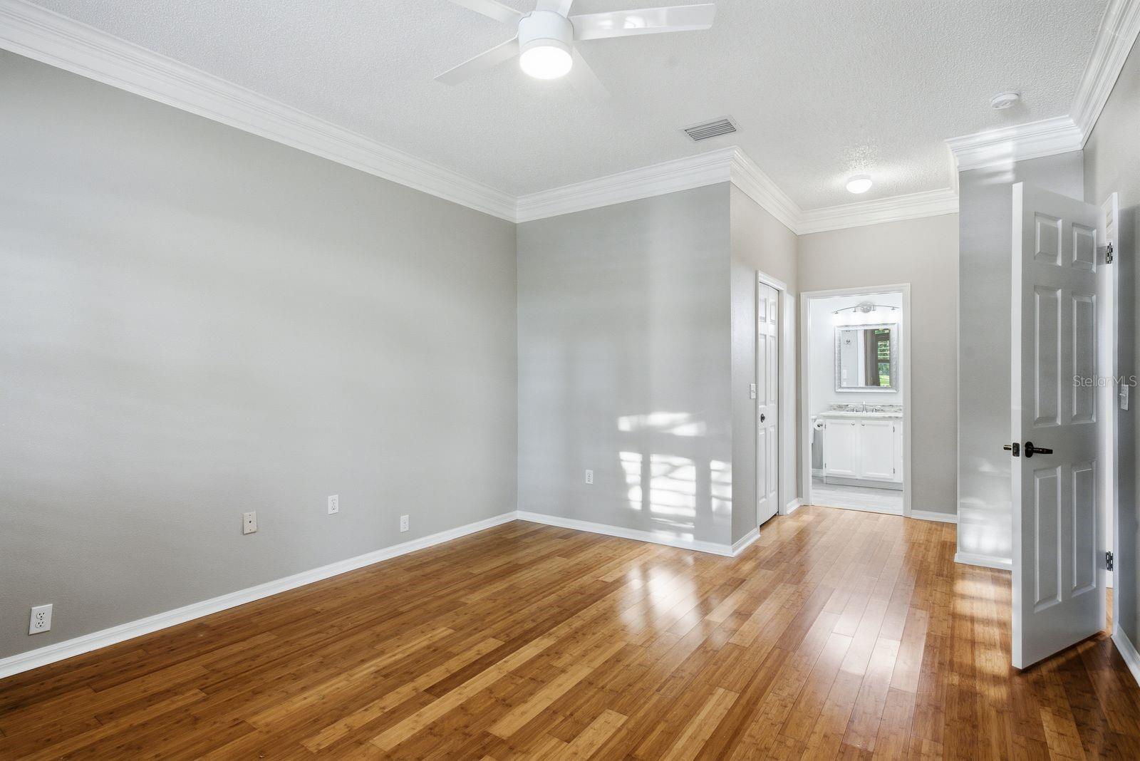 SALEM SQUARE - Residential