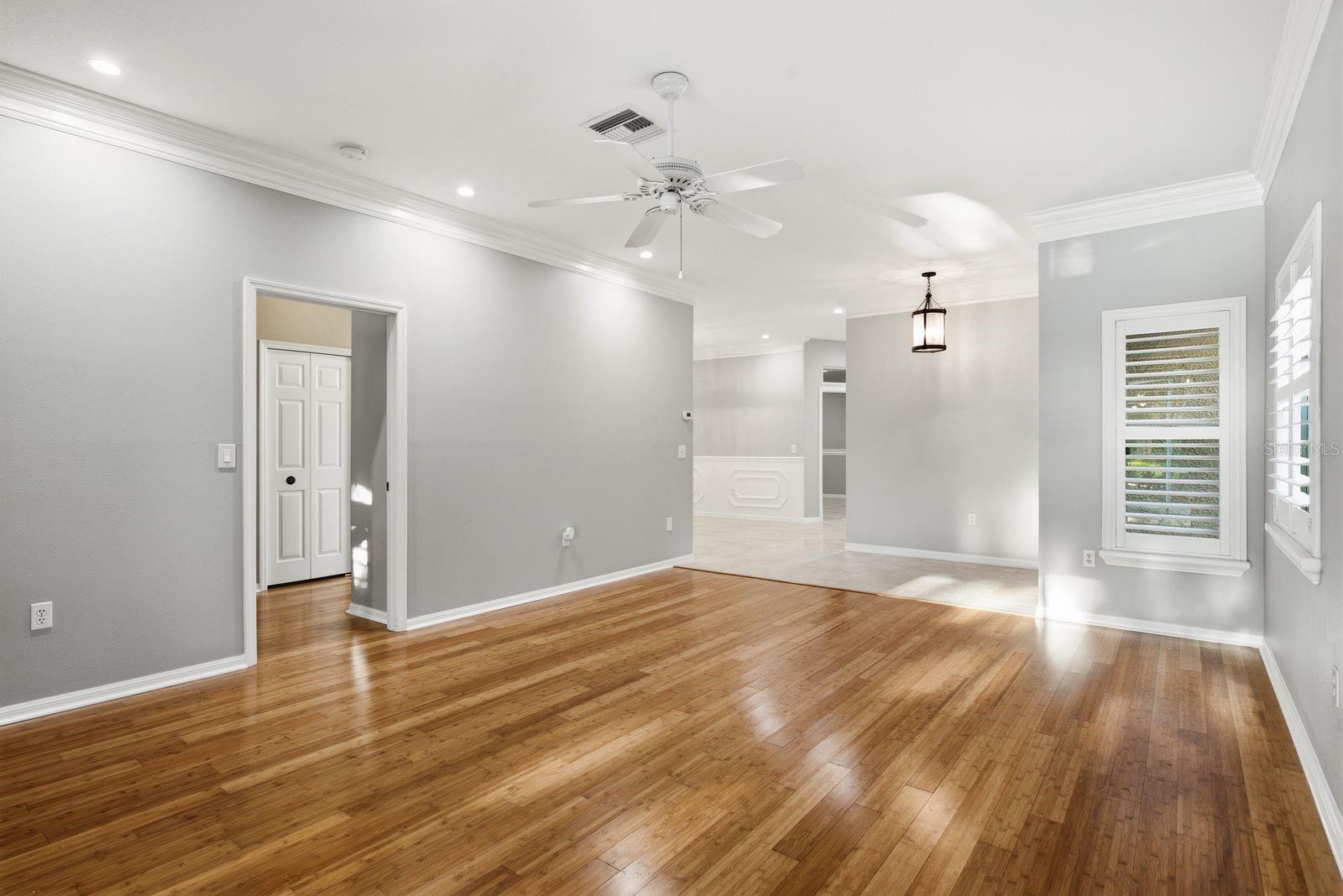 SALEM SQUARE - Residential