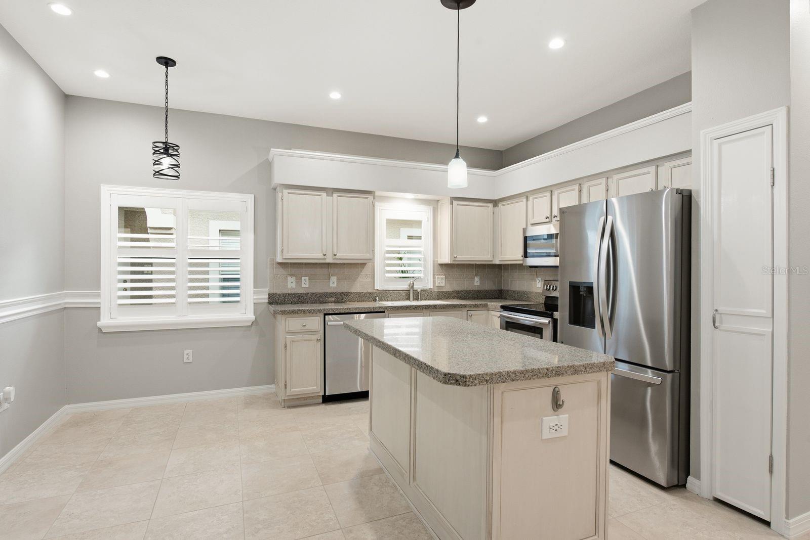 SALEM SQUARE - Residential