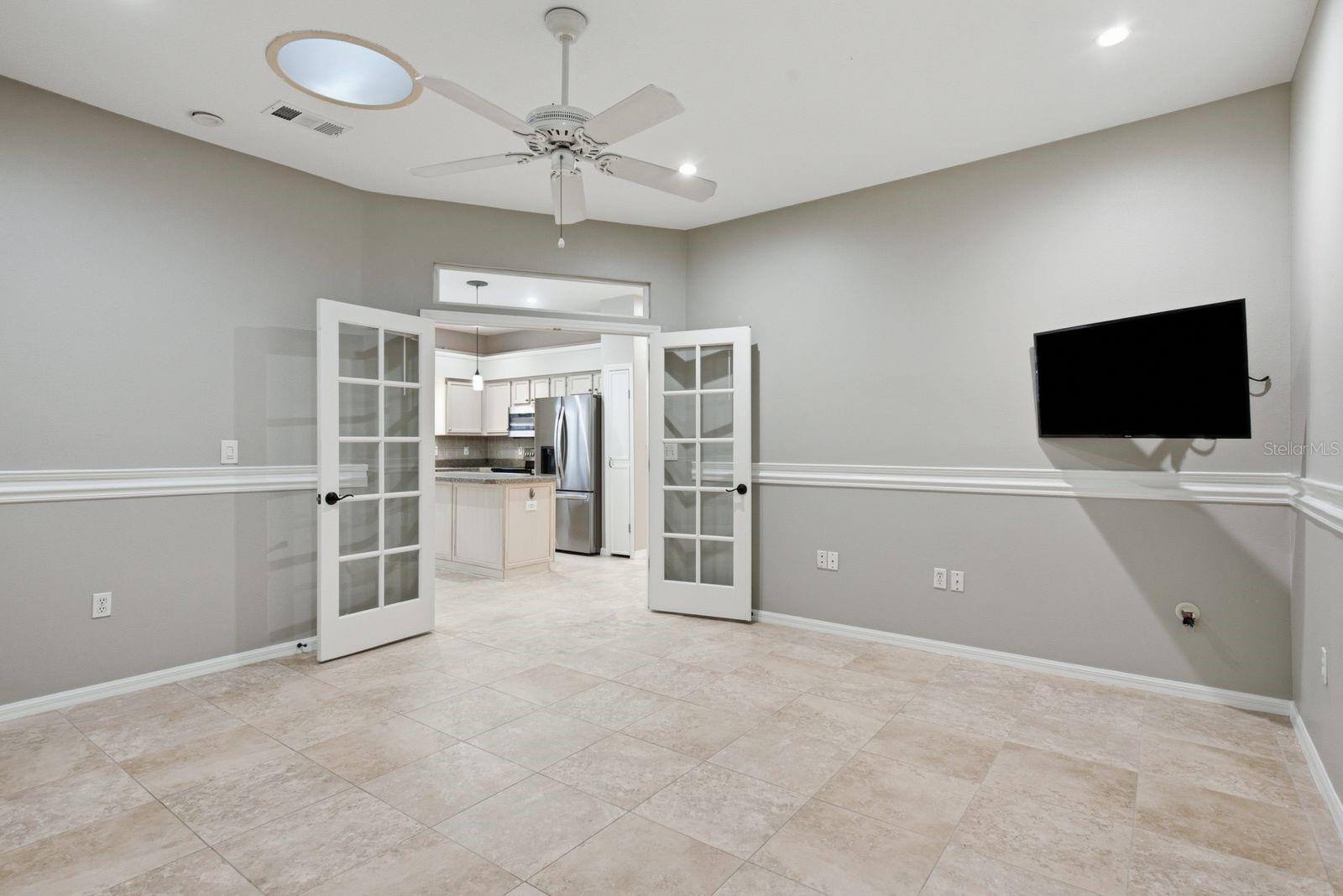 SALEM SQUARE - Residential