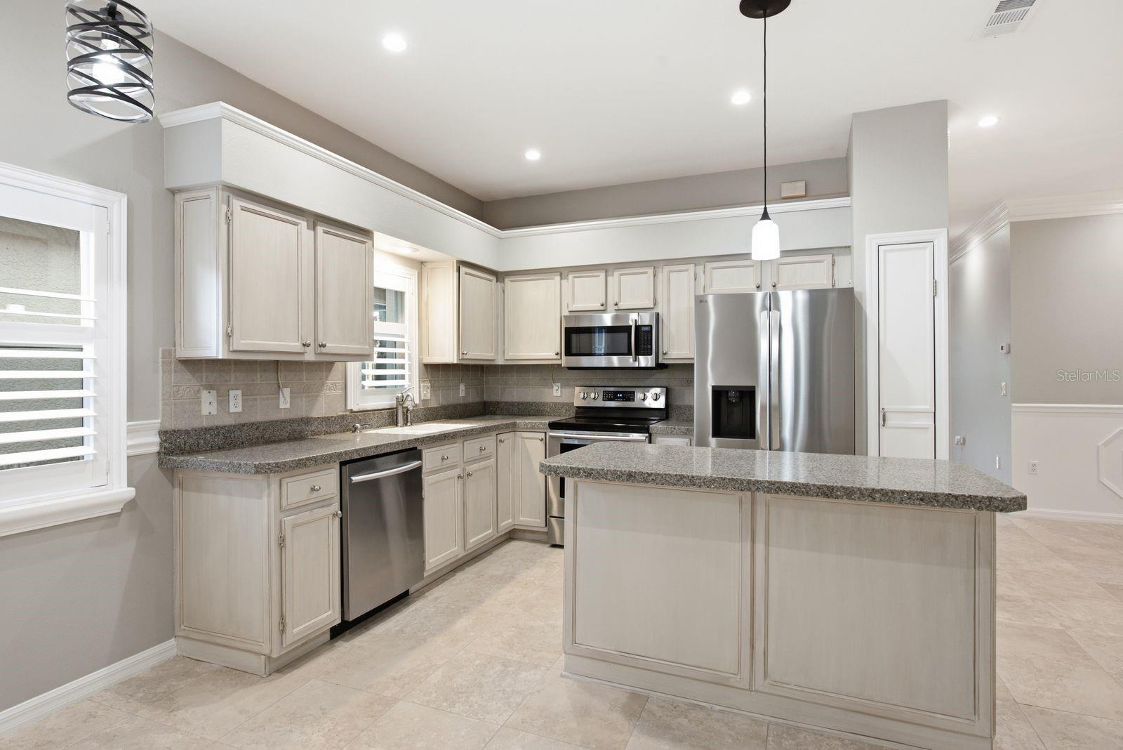 SALEM SQUARE - Residential