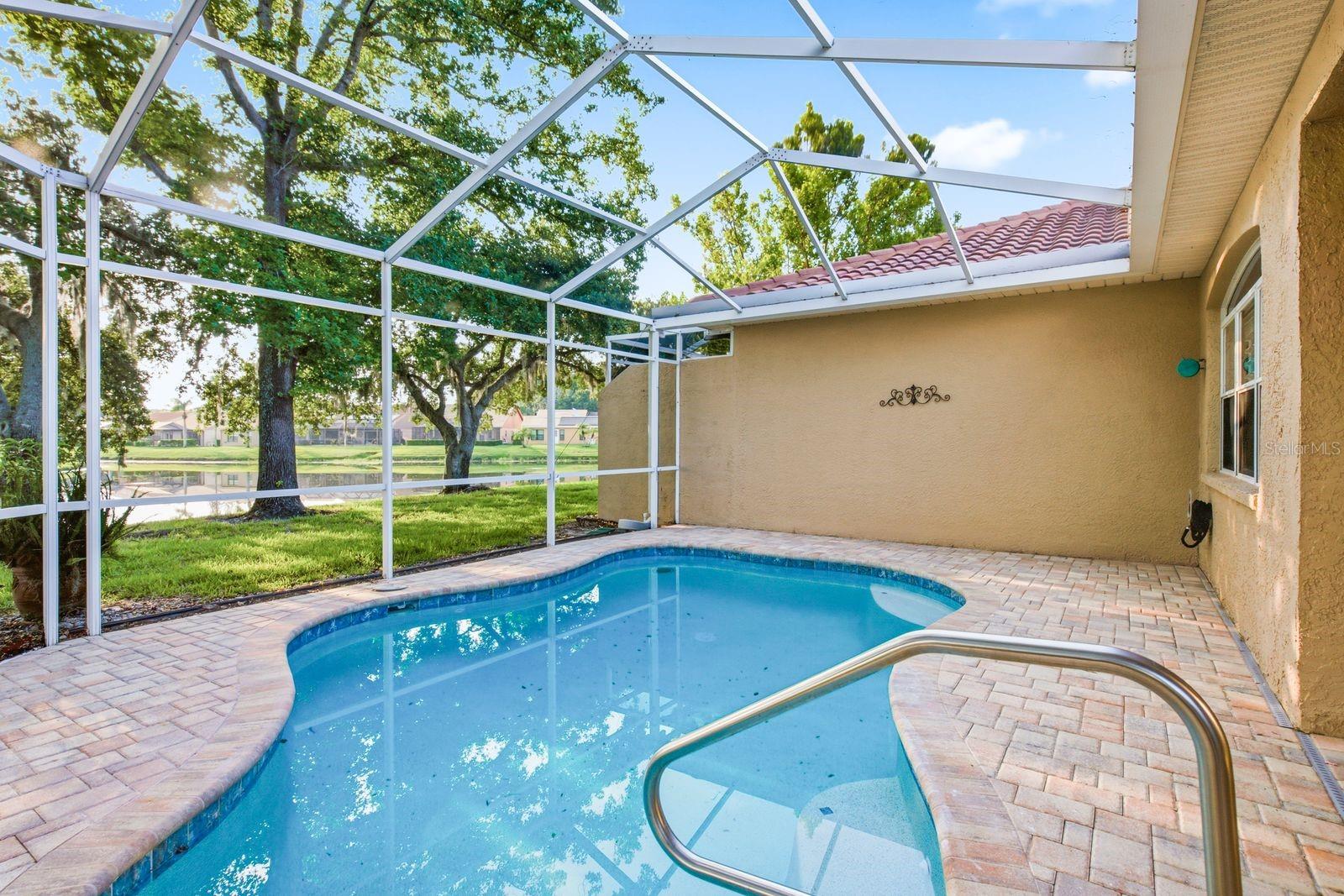 SALEM SQUARE - Residential