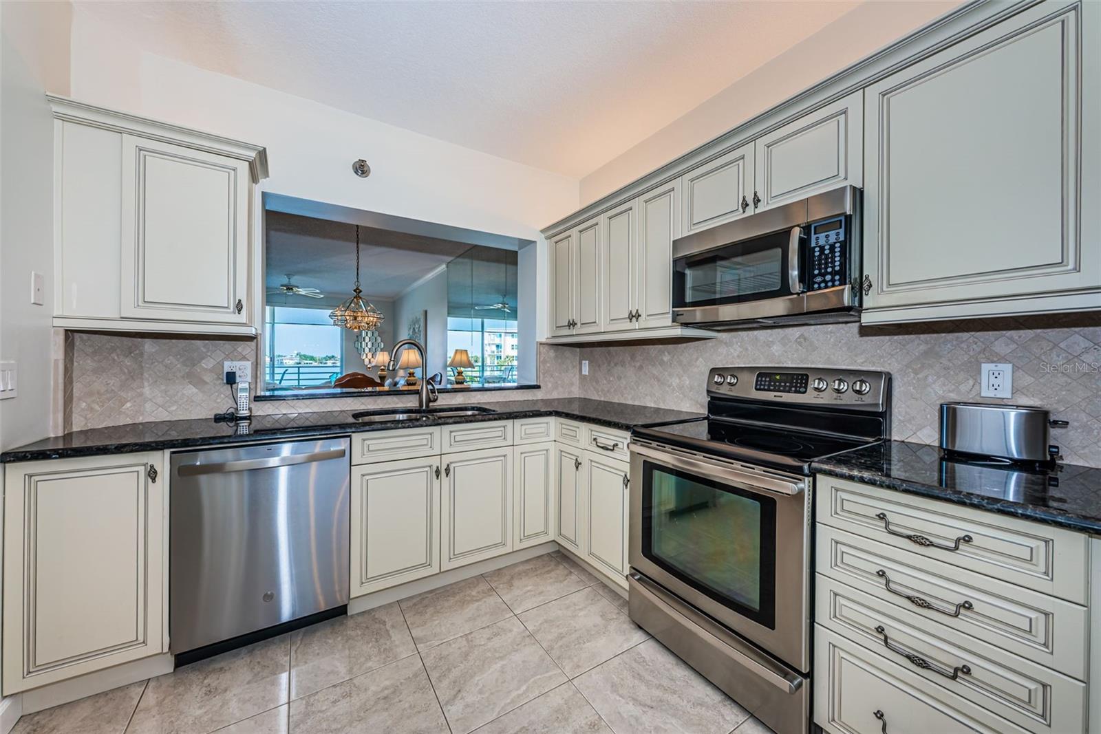 HARBOURSIDE CONDO - Residential