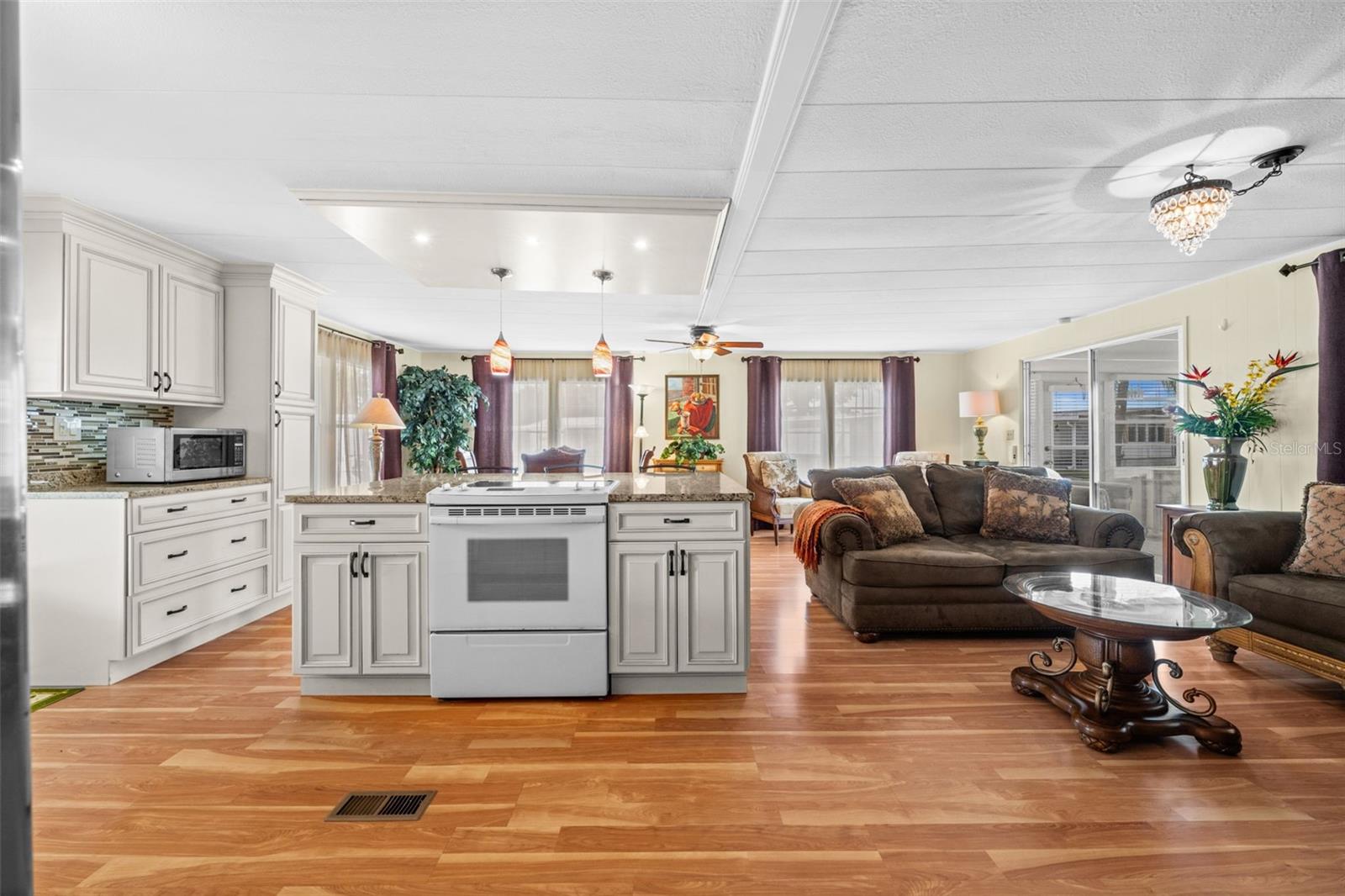 OAKWOOD MANOR - Residential