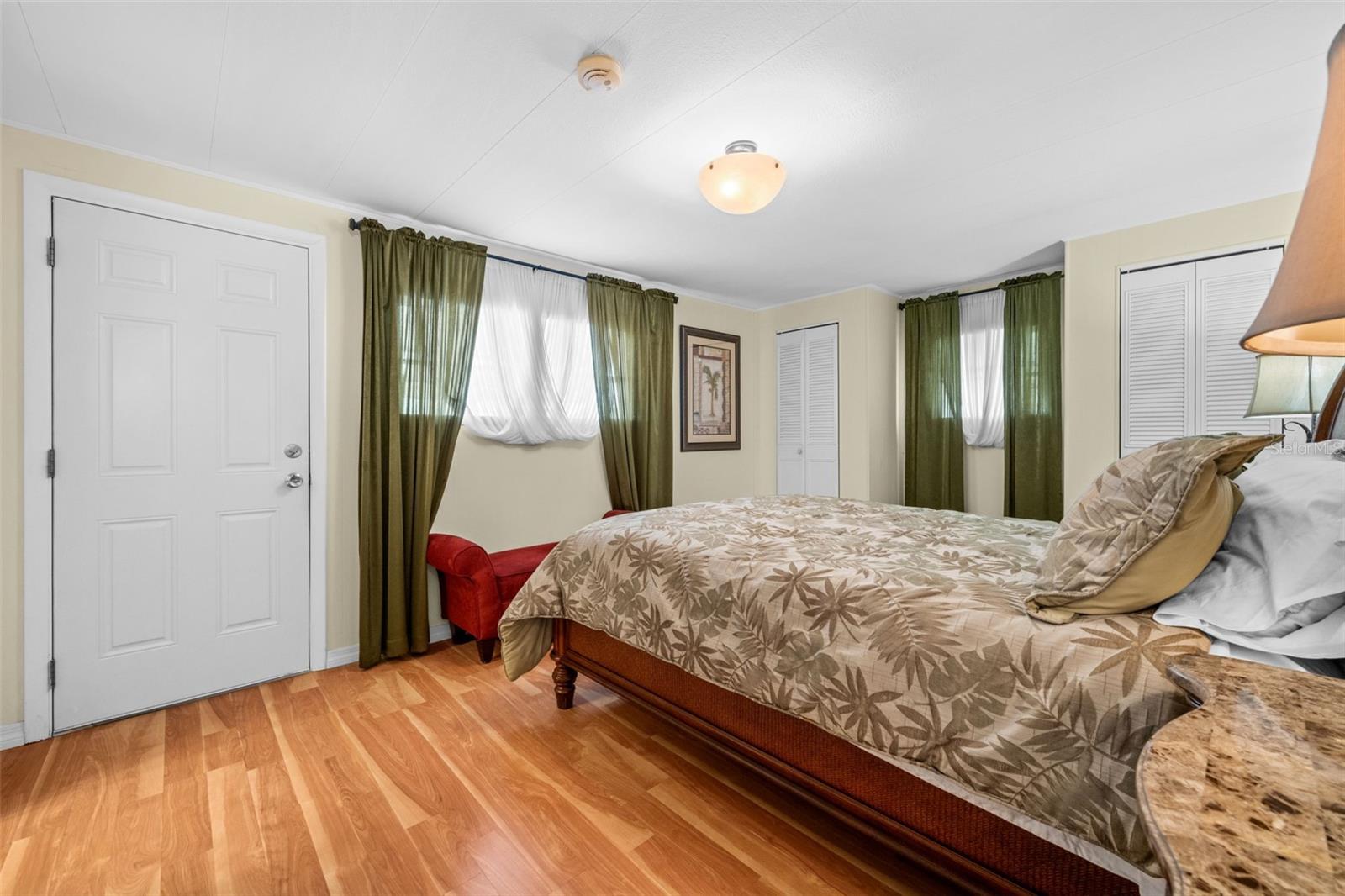 OAKWOOD MANOR - Residential