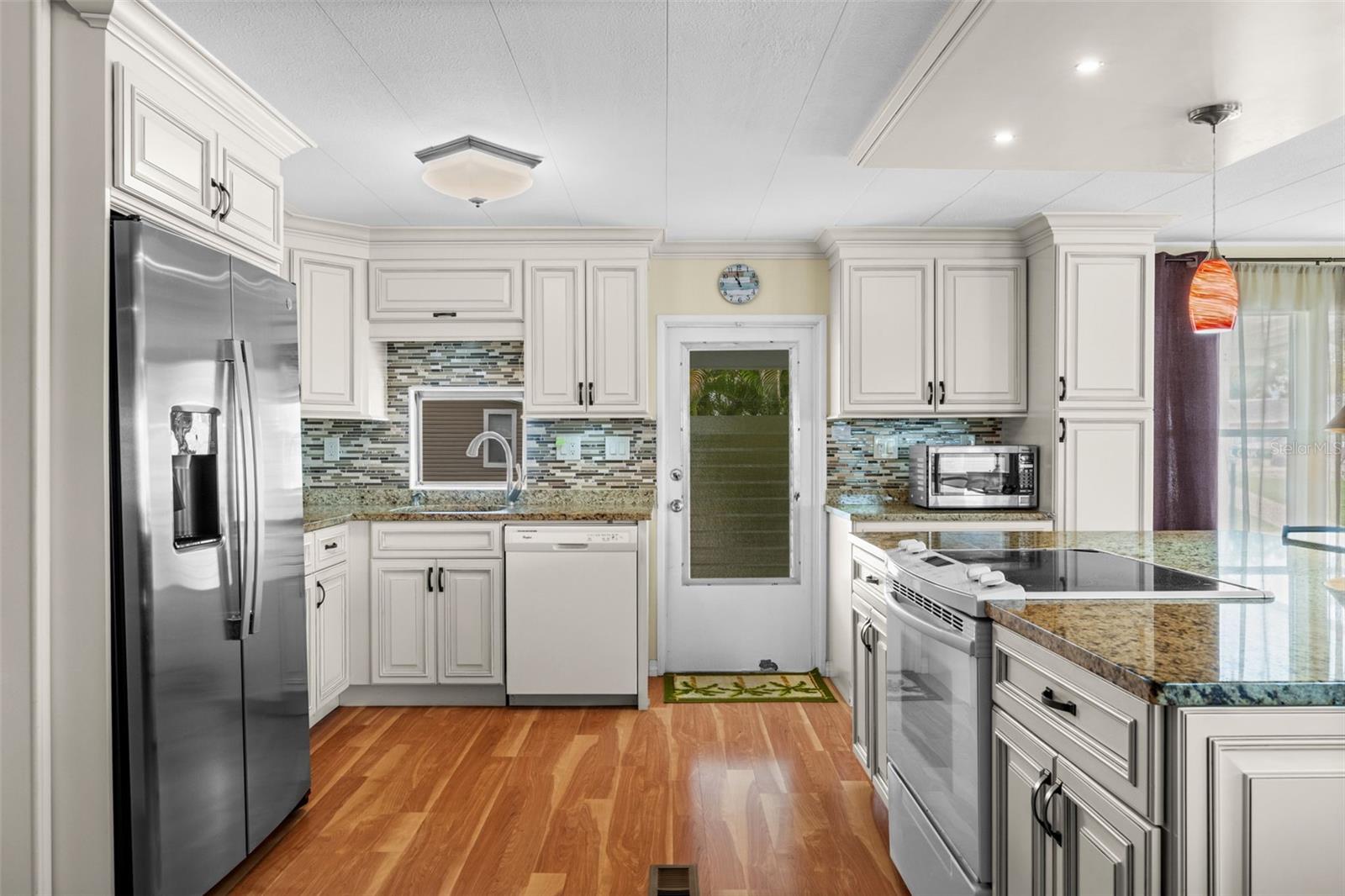 OAKWOOD MANOR - Residential