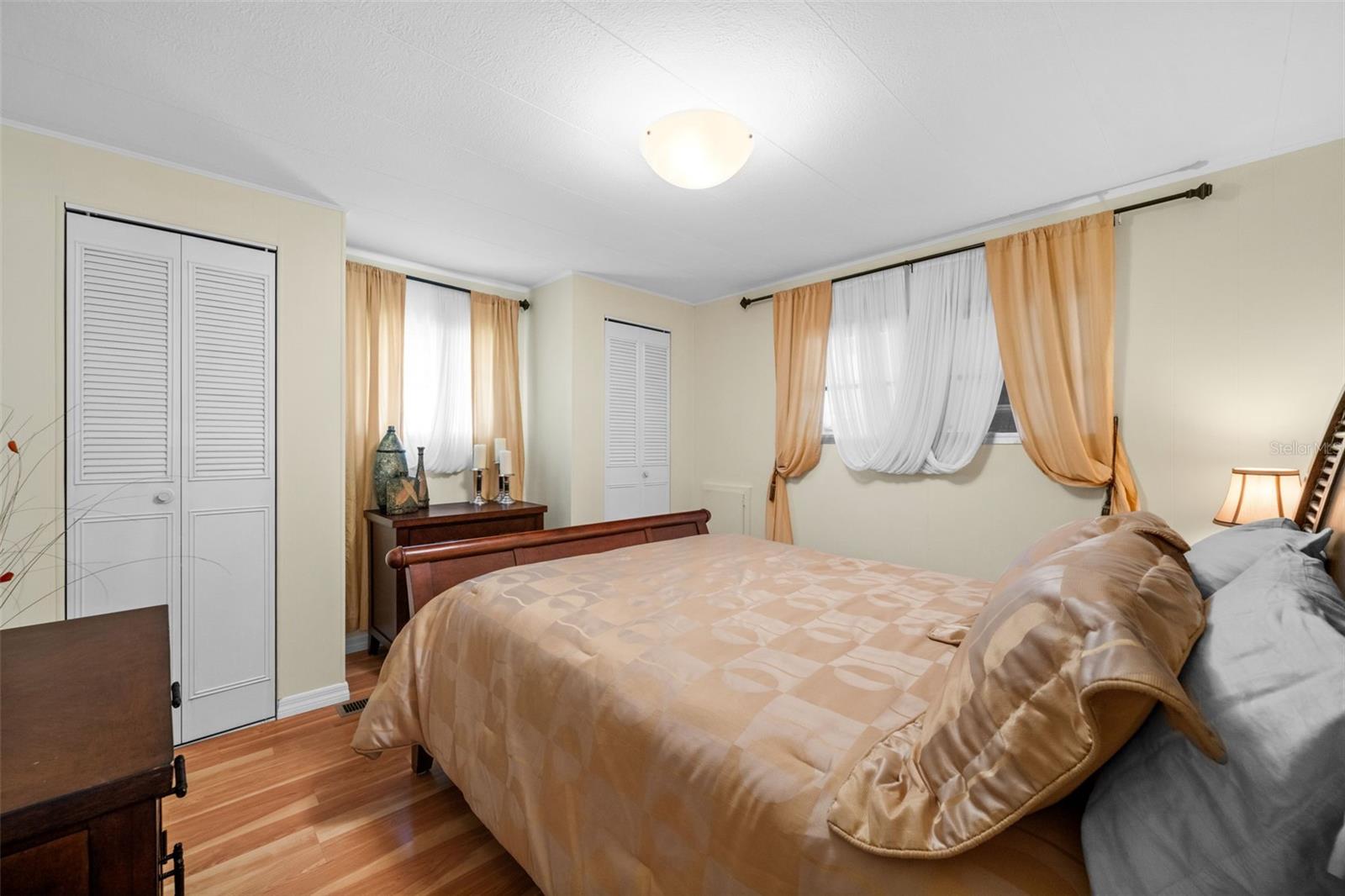 OAKWOOD MANOR - Residential