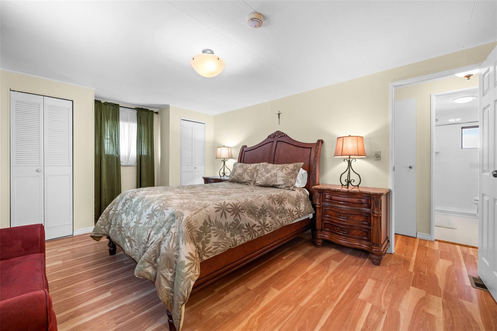 OAKWOOD MANOR - Residential