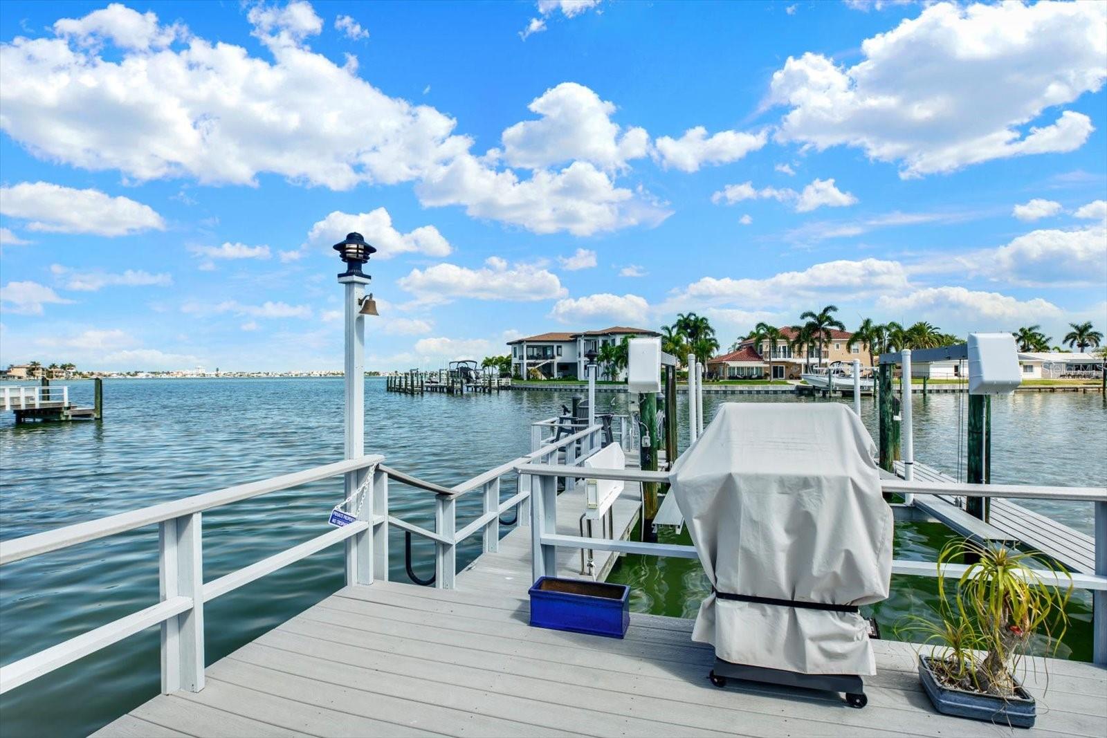 BOCA CIEGA POINT EAST - Residential