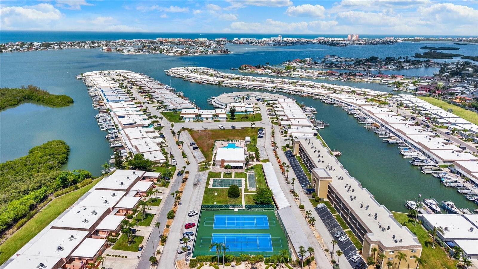 BOCA CIEGA POINT EAST - Residential