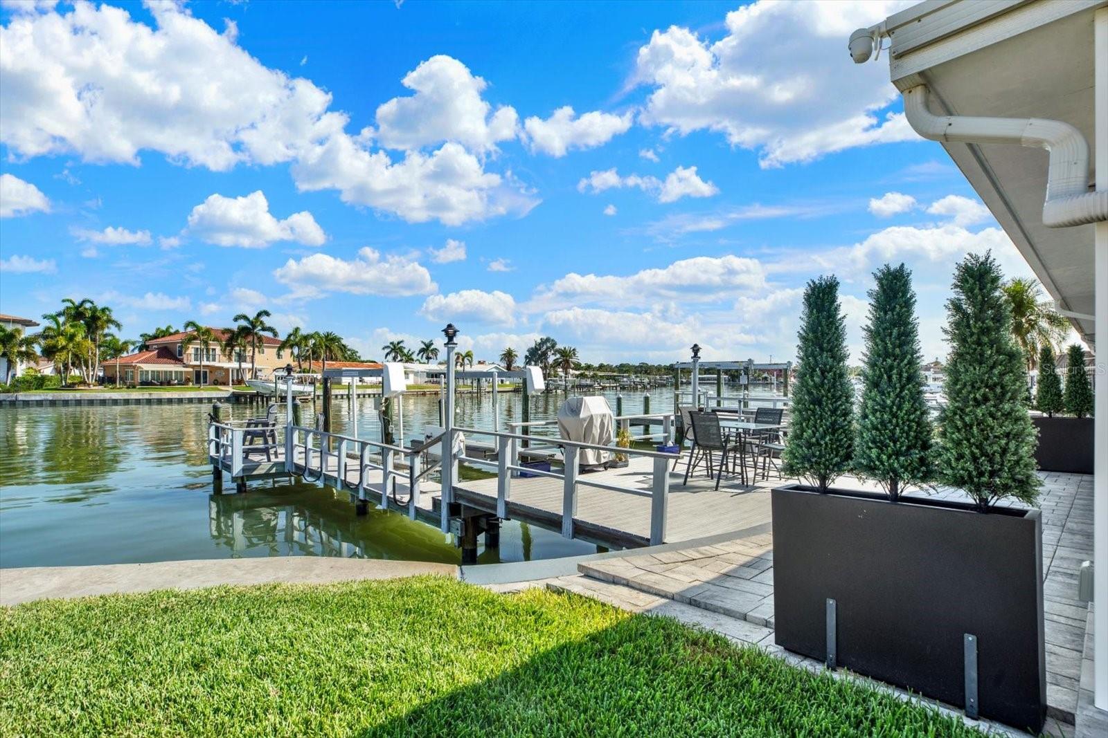 BOCA CIEGA POINT EAST - Residential