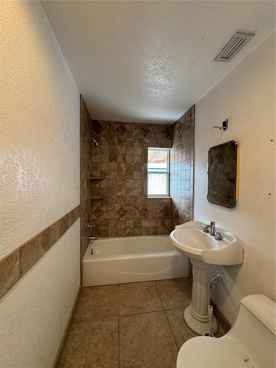 CROOKED LAKE PARK TR 05 - Residential