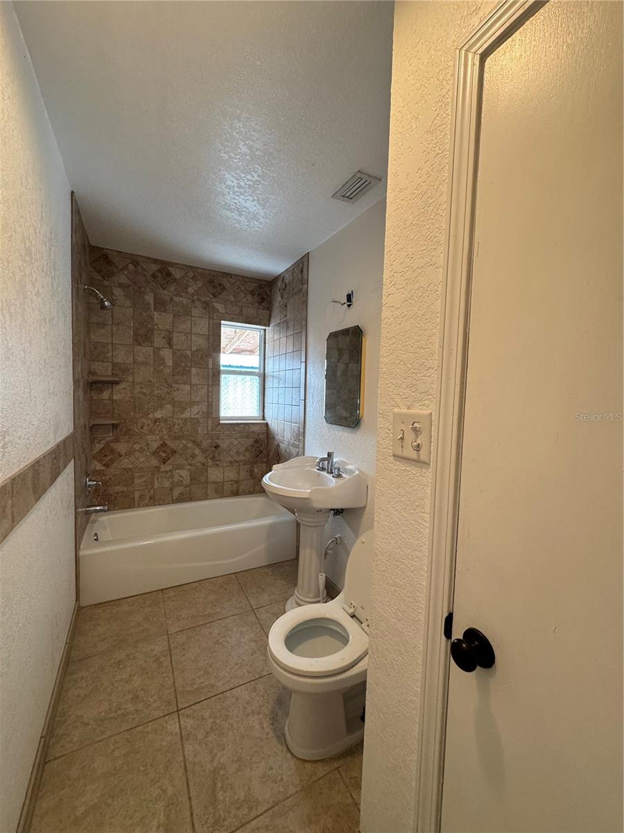 CROOKED LAKE PARK TR 05 - Residential