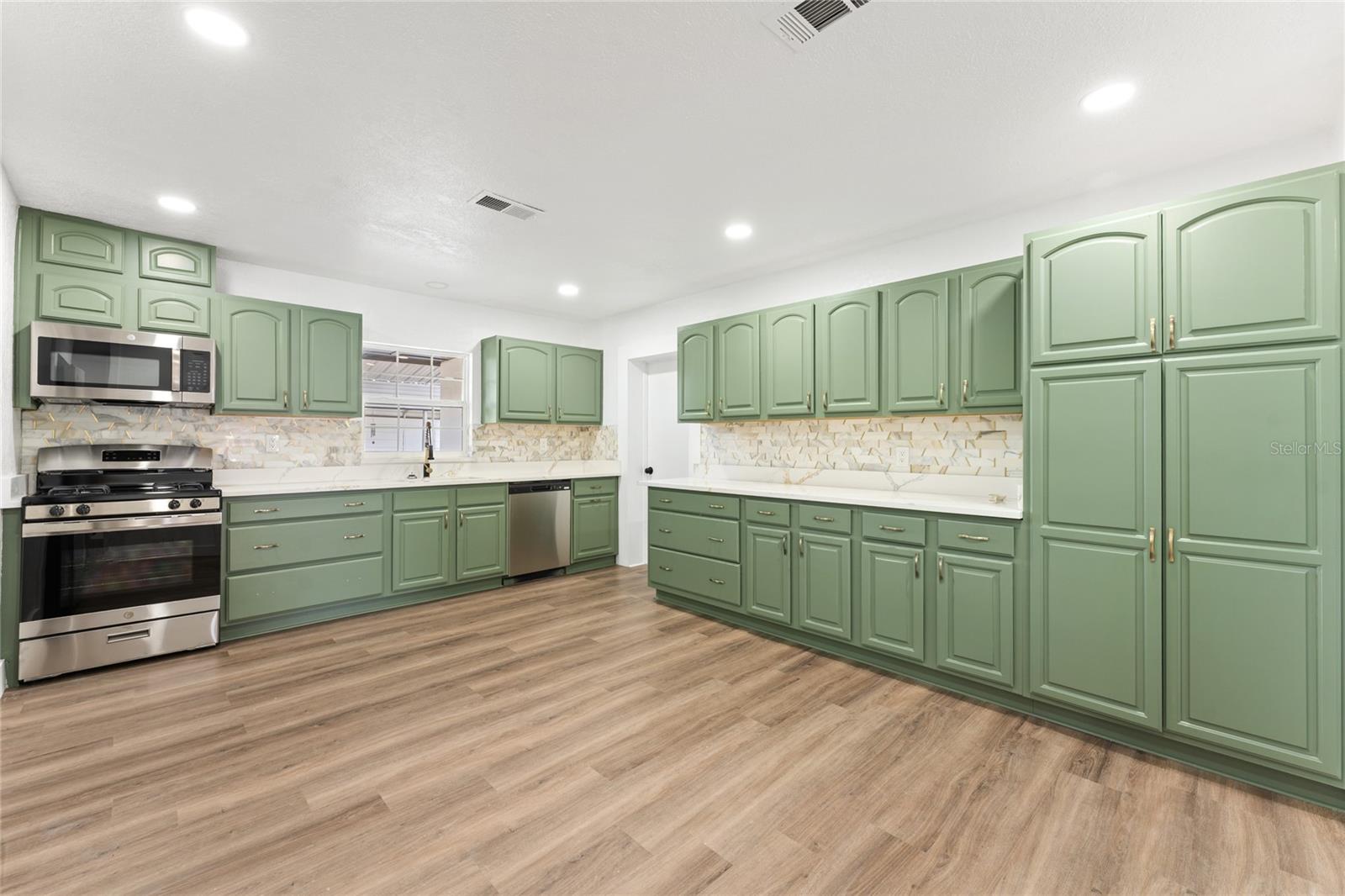 LAKE WAYMAN HEIGHTS - Residential