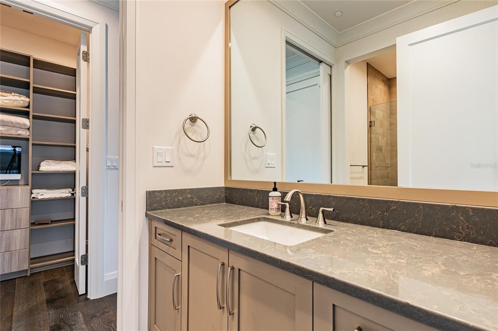 SOUTH INTERLACHEN PLACE 86/129 LOT 1 - Residential