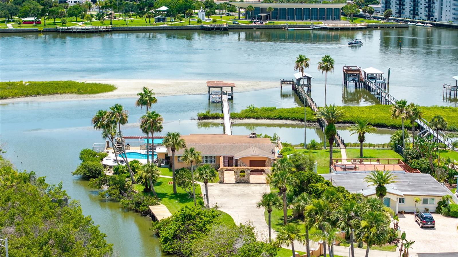BOUCHELLES ISLAND - Residential