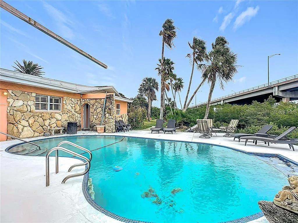 BOUCHELLES ISLAND - Residential