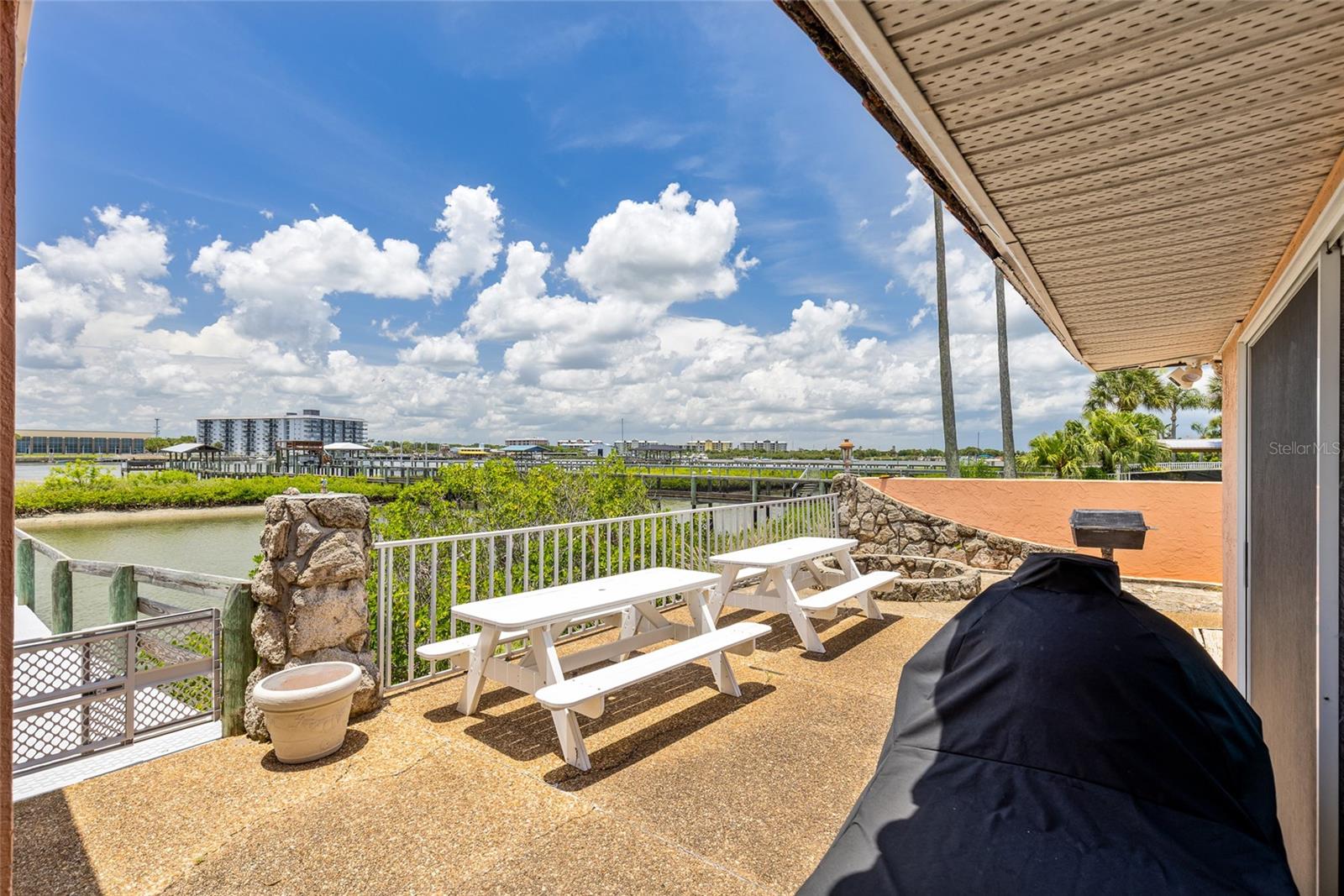BOUCHELLES ISLAND - Residential