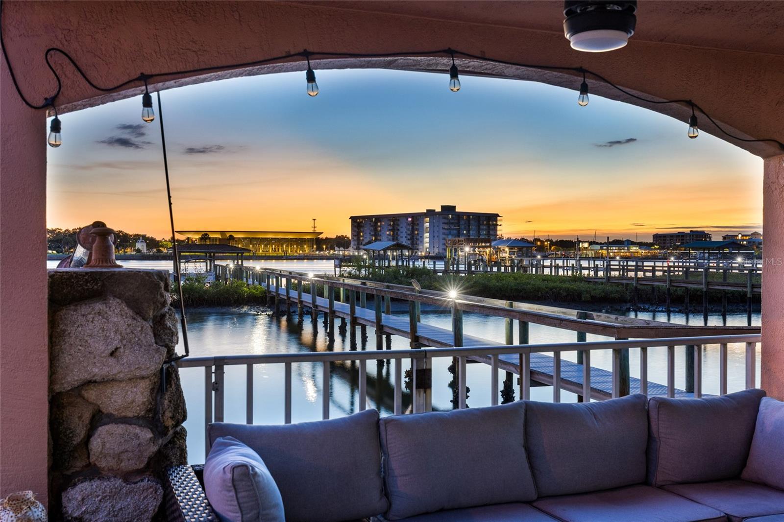 BOUCHELLES ISLAND - Residential
