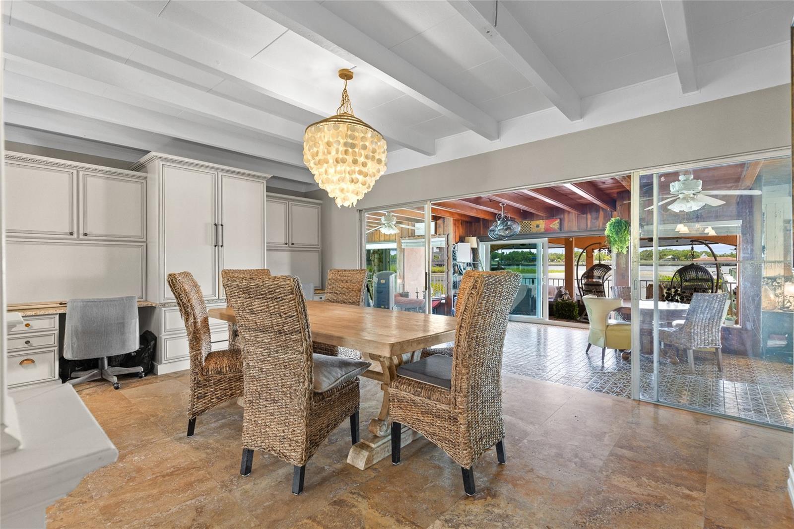 BOUCHELLES ISLAND - Residential