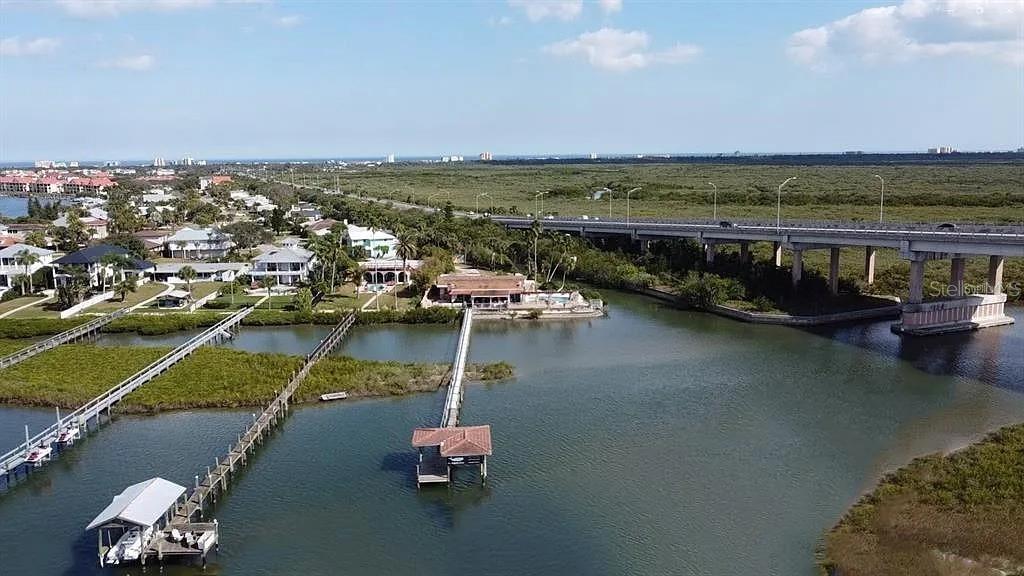 BOUCHELLES ISLAND - Residential