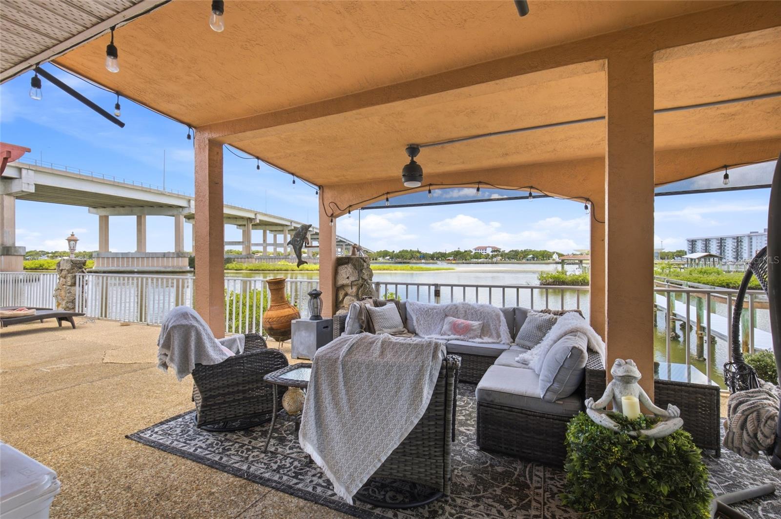 BOUCHELLES ISLAND - Residential