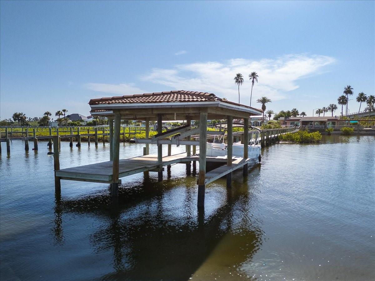 BOUCHELLES ISLAND - Residential