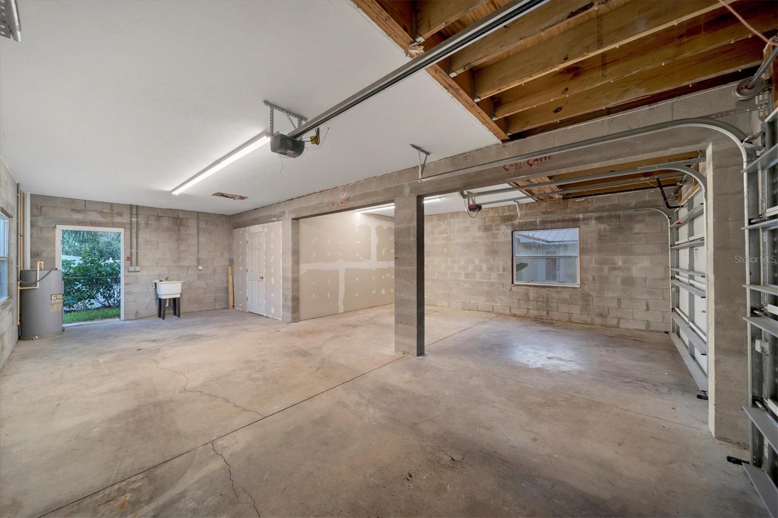 SOUTH VENEZIA PARK - Residential Lease