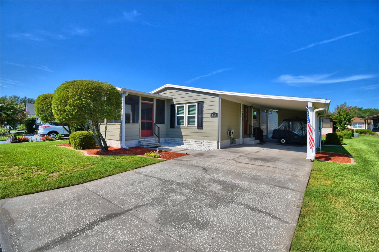 COLONNADES PH 1 - Residential