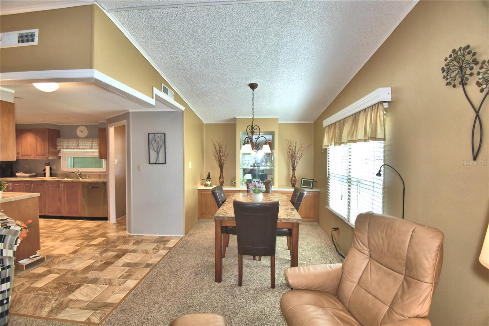 COLONNADES PH 1 - Residential