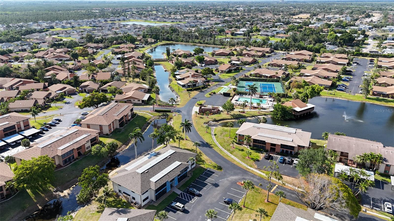 TIMBERLAKE CONDO 02 - Residential