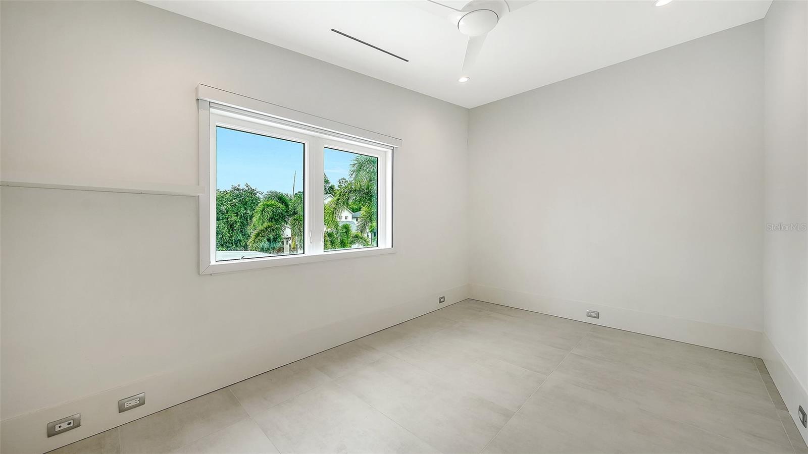 LA LINDA TERRACE - Residential