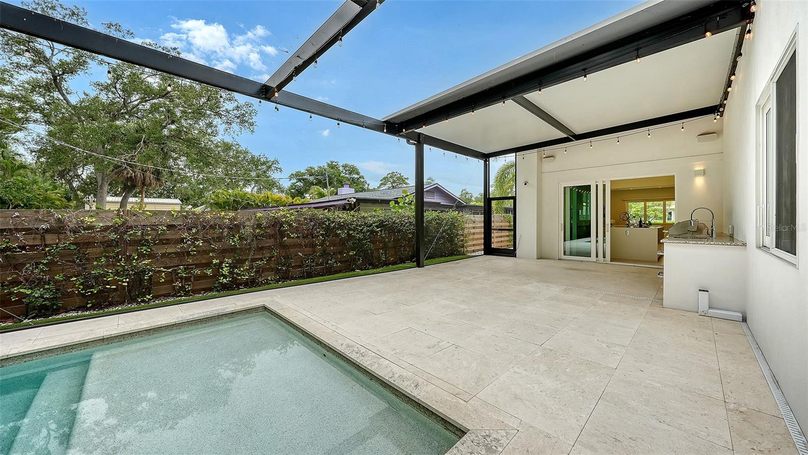 LA LINDA TERRACE - Residential