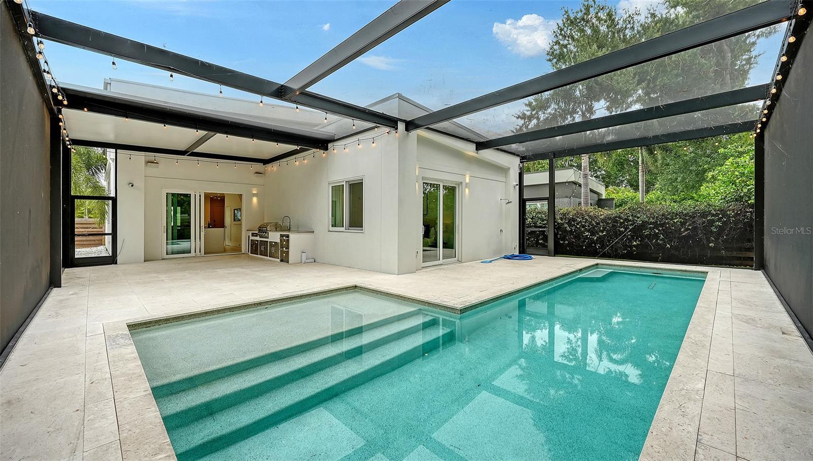 LA LINDA TERRACE - Residential