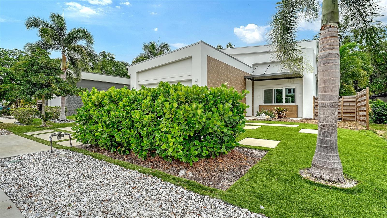 LA LINDA TERRACE - Residential