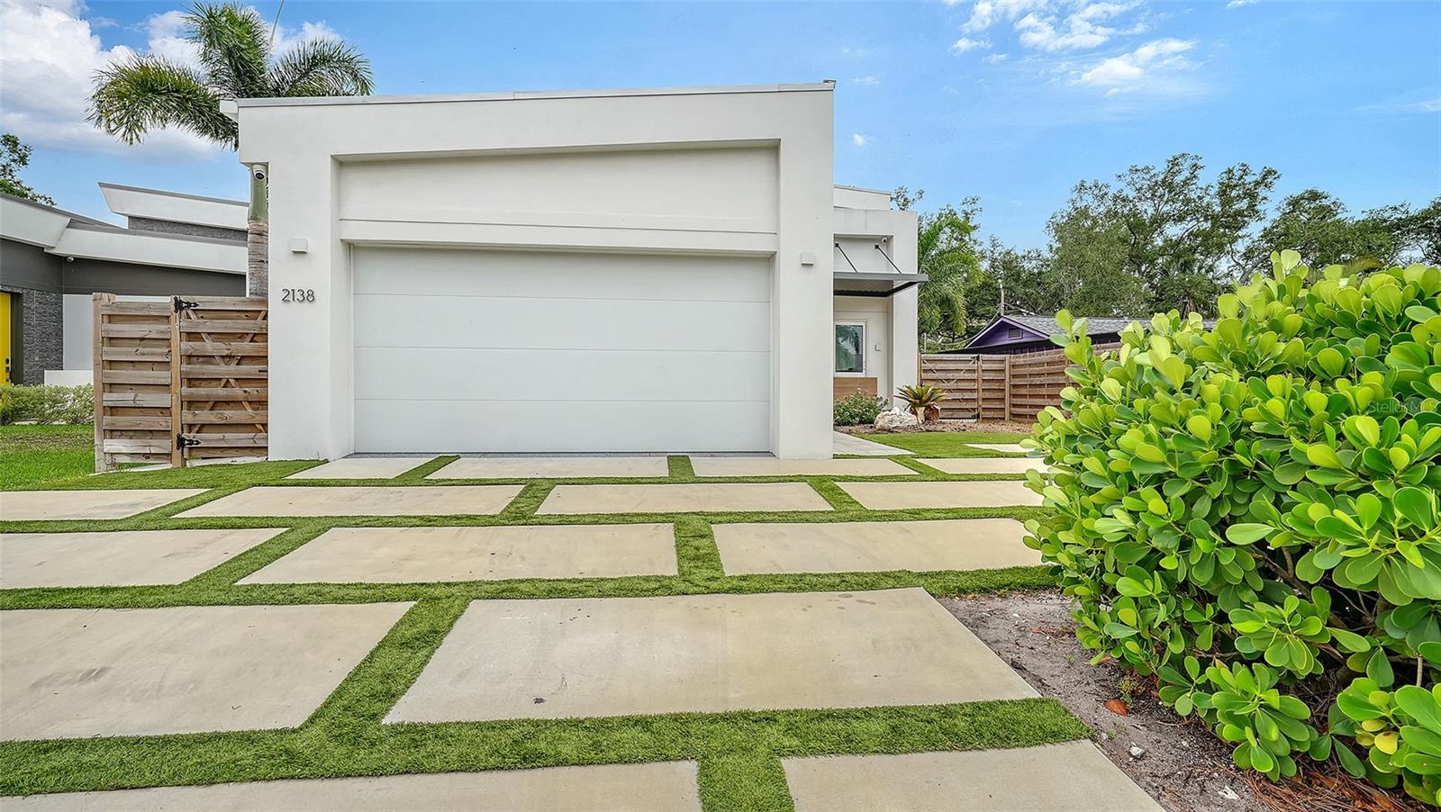 LA LINDA TERRACE - Residential