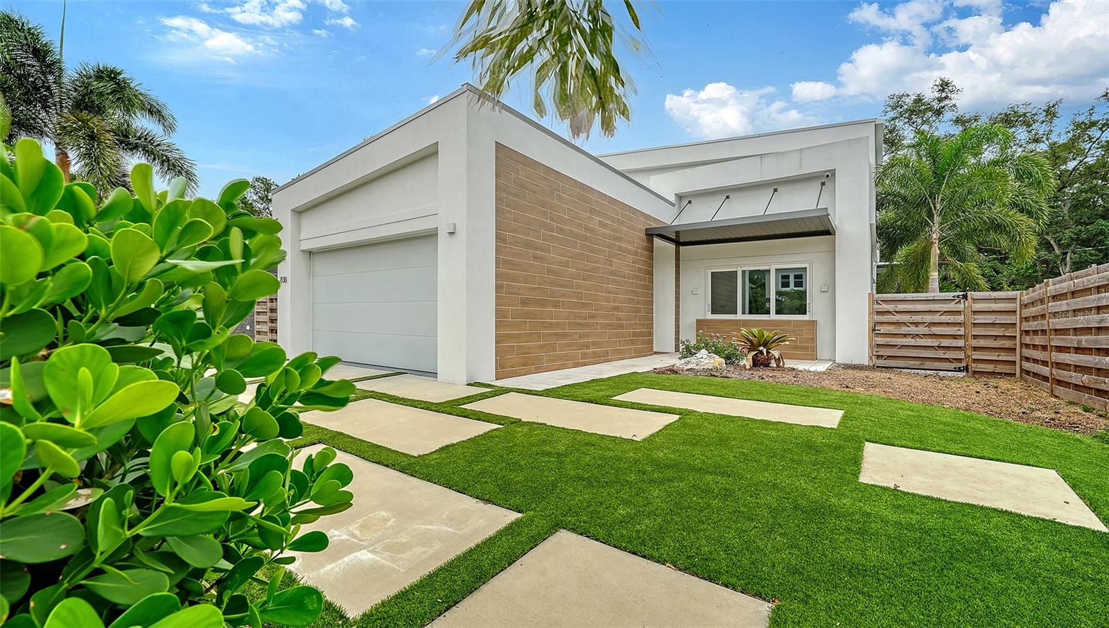 LA LINDA TERRACE - Residential