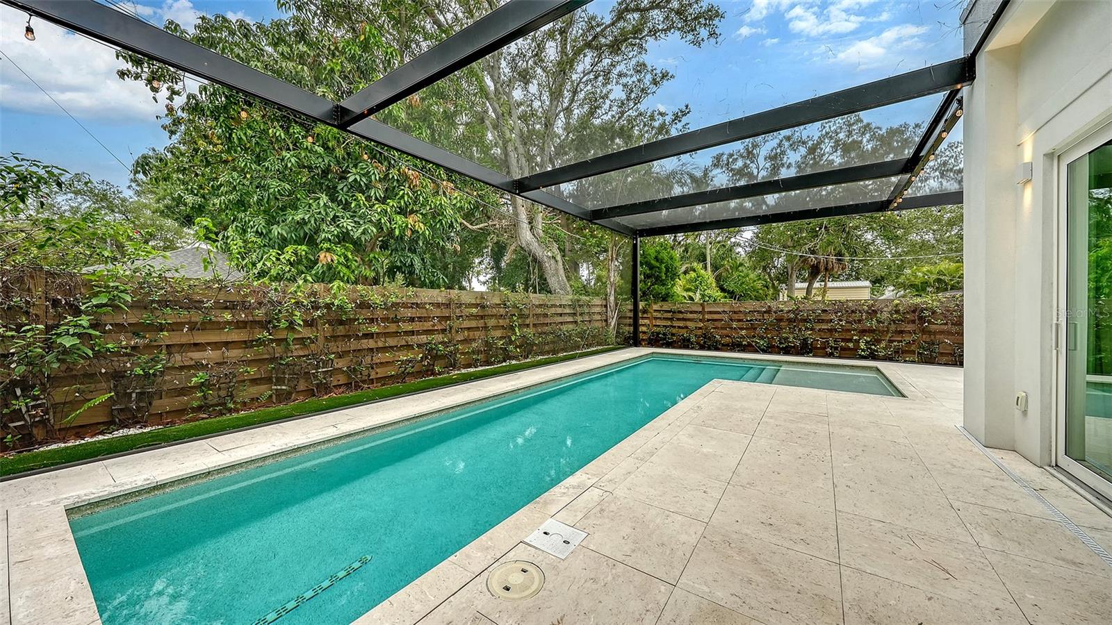 LA LINDA TERRACE - Residential