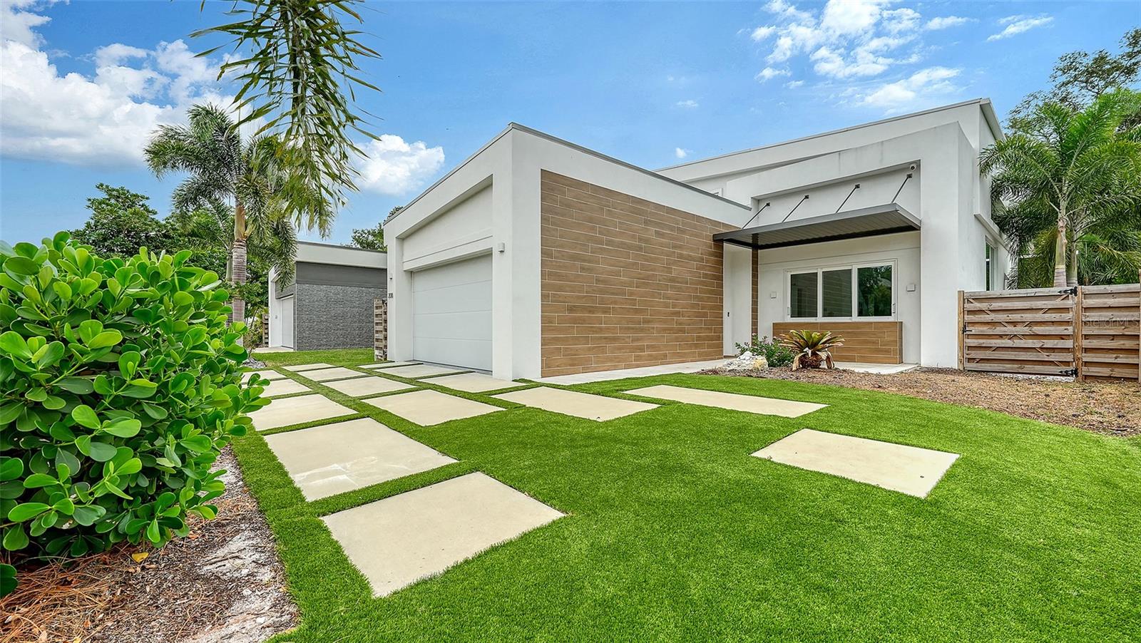 LA LINDA TERRACE - Residential