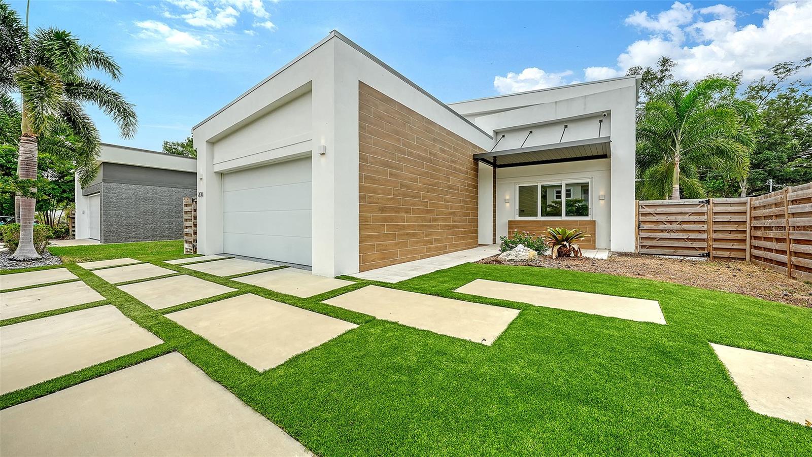 LA LINDA TERRACE - Residential